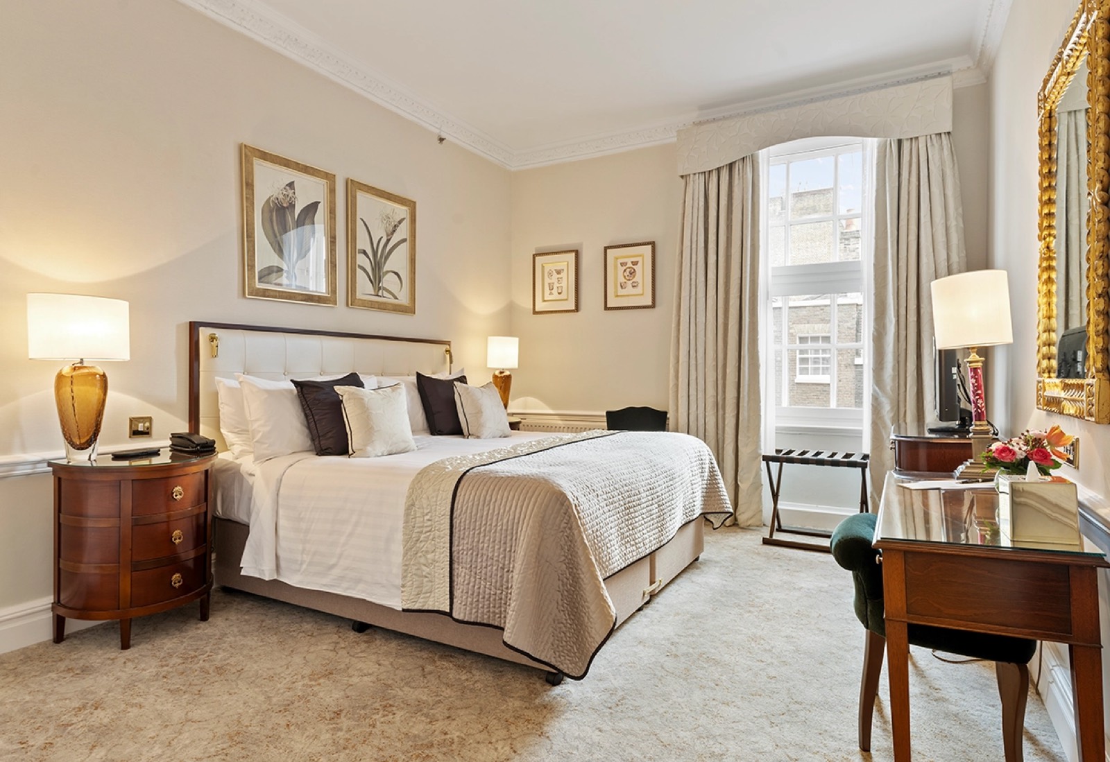 Bedroom with arched window and luggage rack