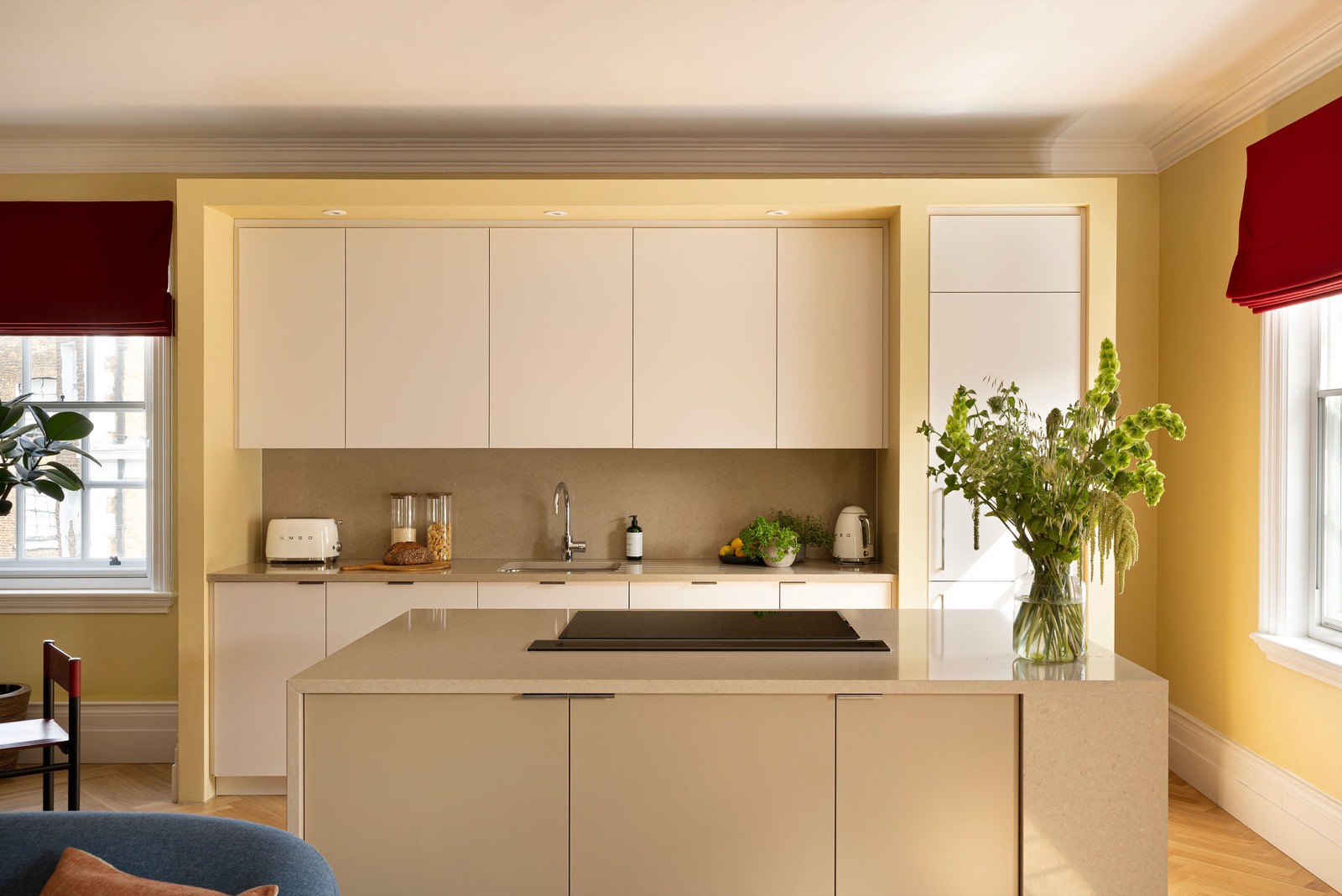 Kitchen island with induction hob