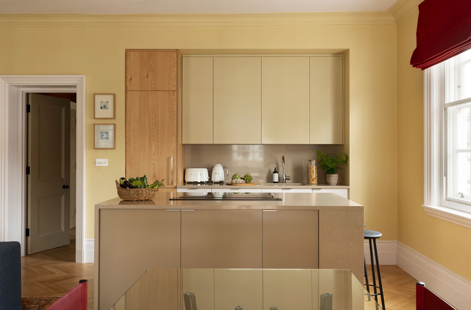 Kitchen island with hob and breakfast stool