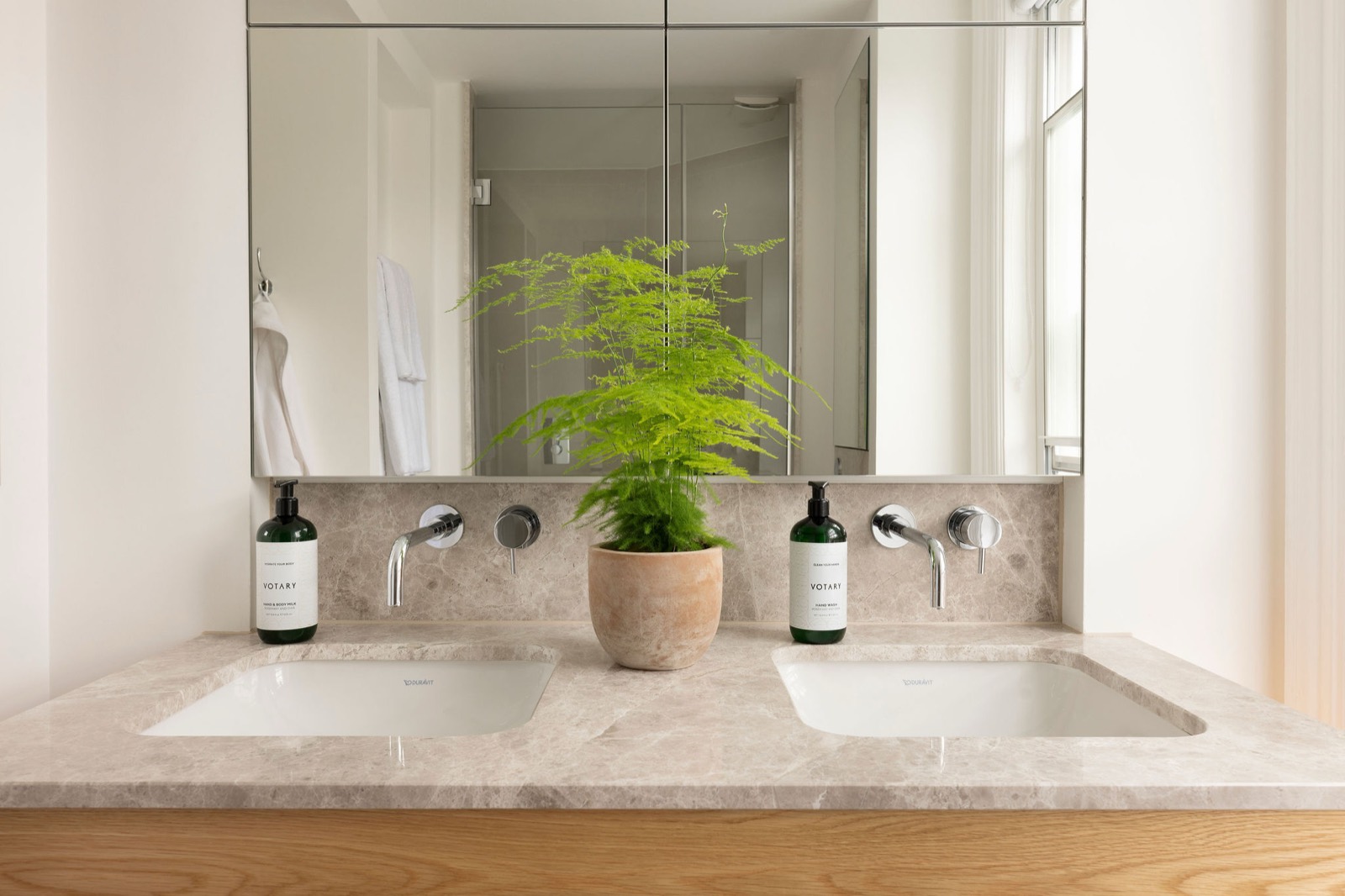 Ensuite with double basins and mirrored cabinet
