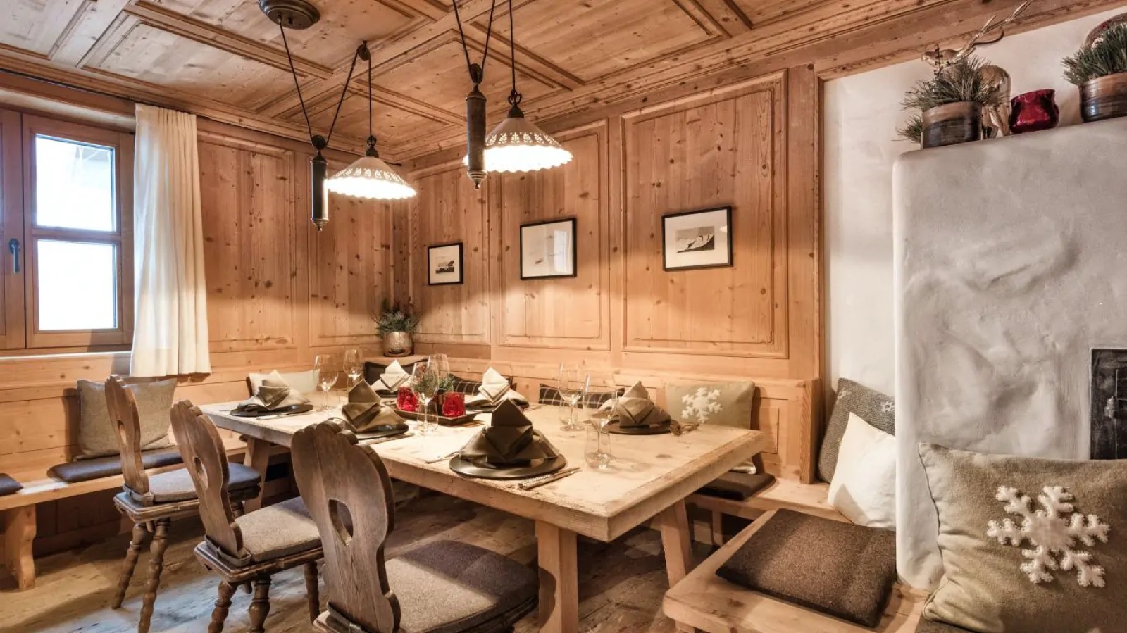 Panelled dining room with benches and plaster stove