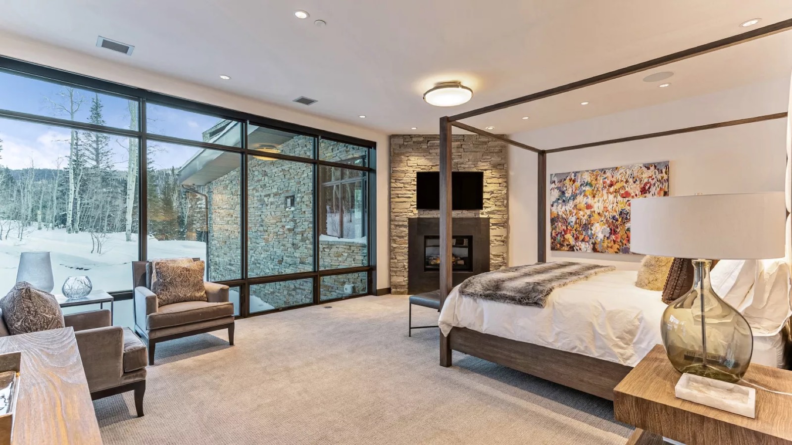 Second bedroom with four-poster and corner fireplace
