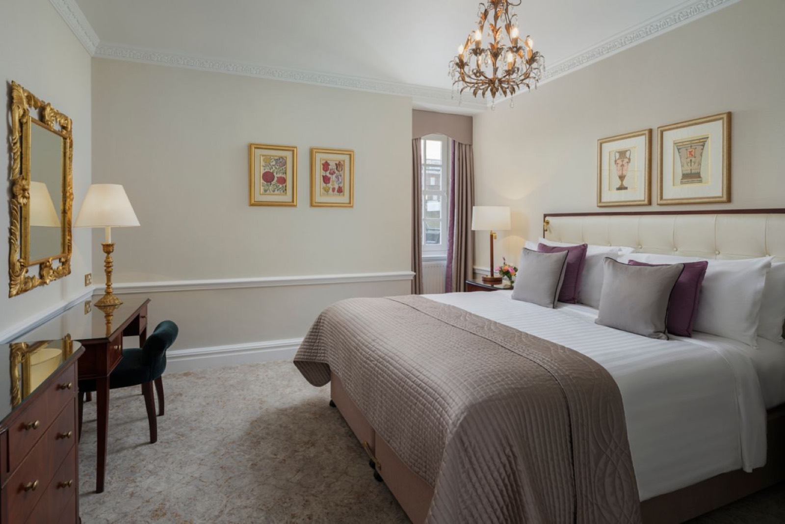 Second bedroom with chandelier and dressing table