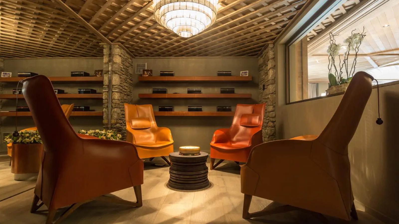 Snug with leather armchairs around a low table