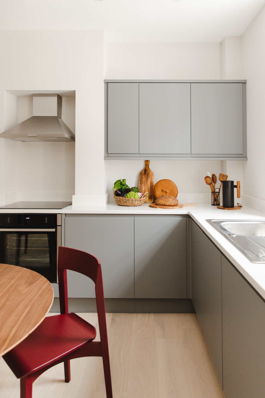 Kitchen with induction hob and extractor