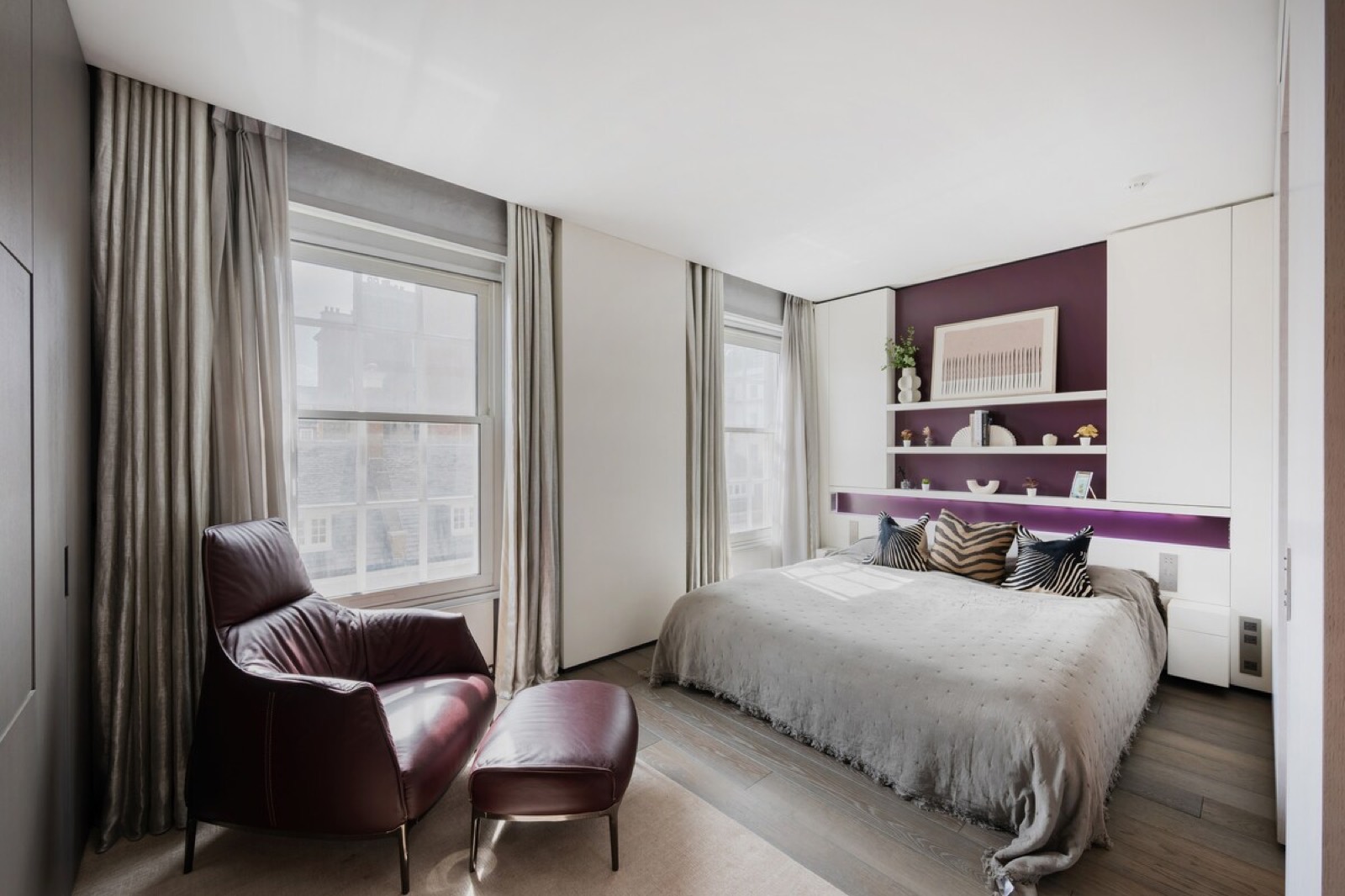 Bedroom with an aubergine feature wall