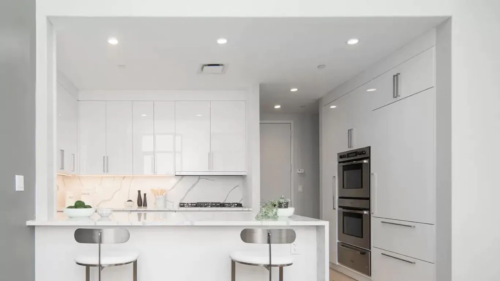 Kitchen with marble breakfast bar and double ovens