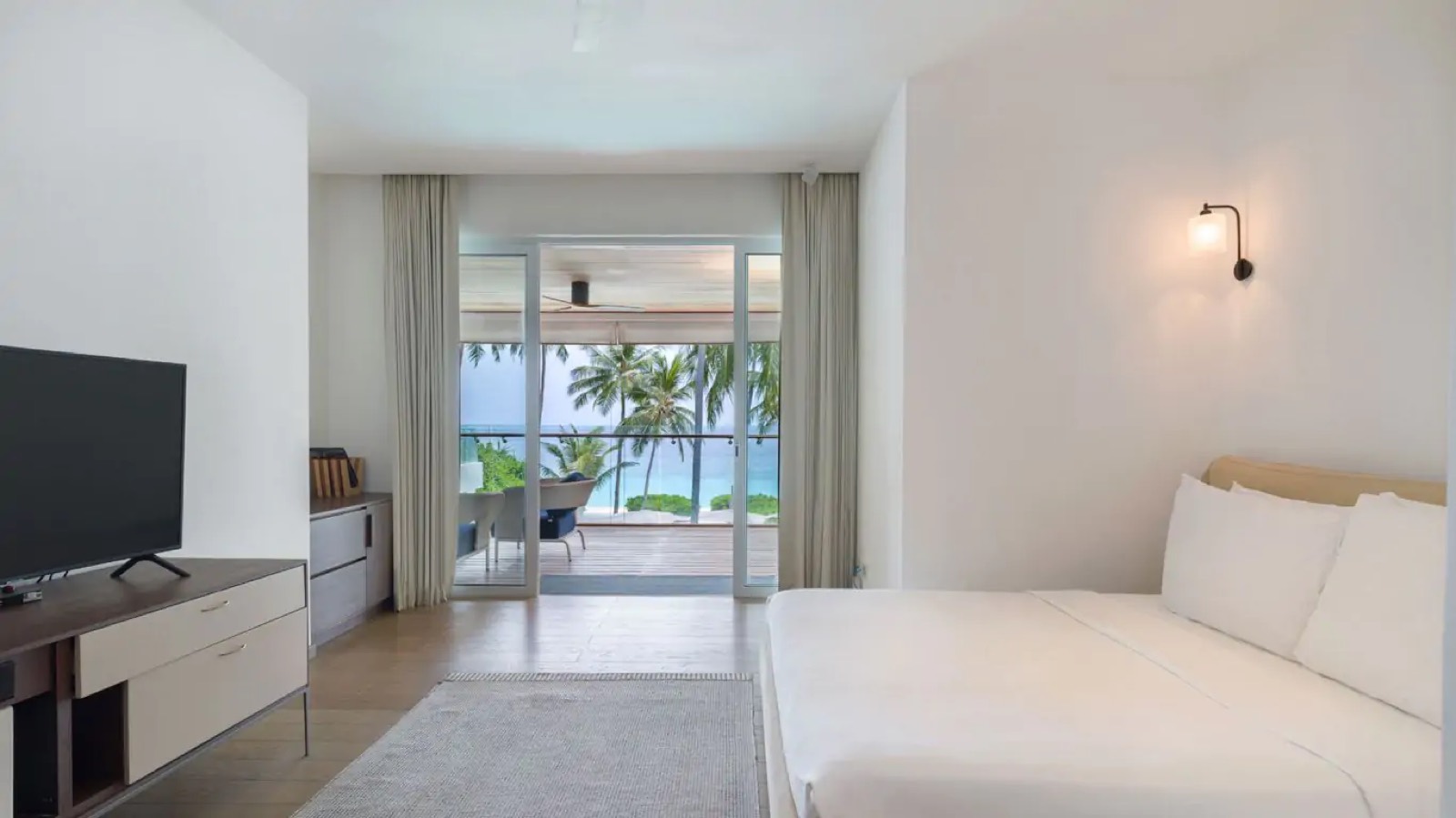 Second bedroom opening onto its terrace