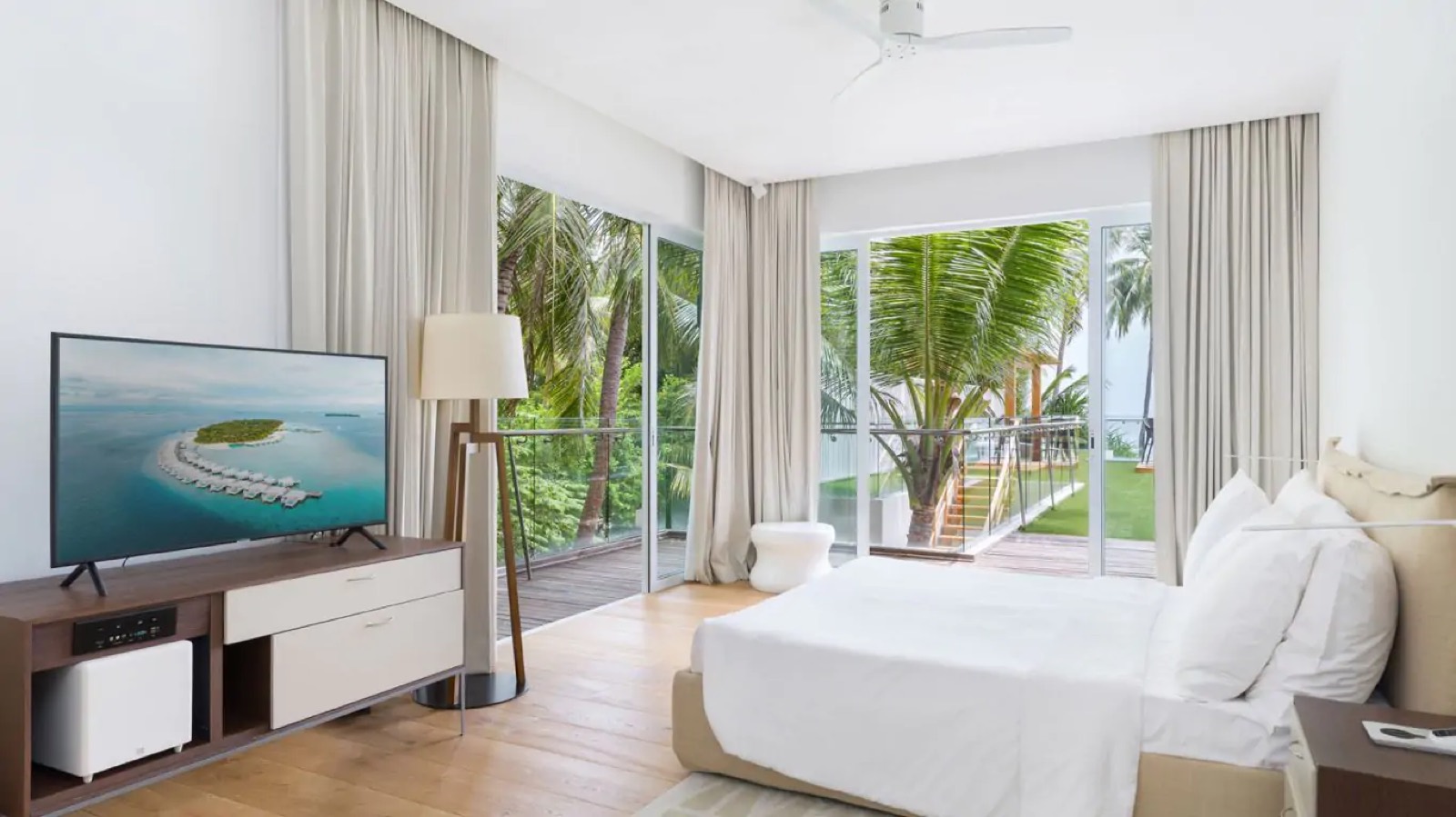 Third bedroom with doors onto the deck