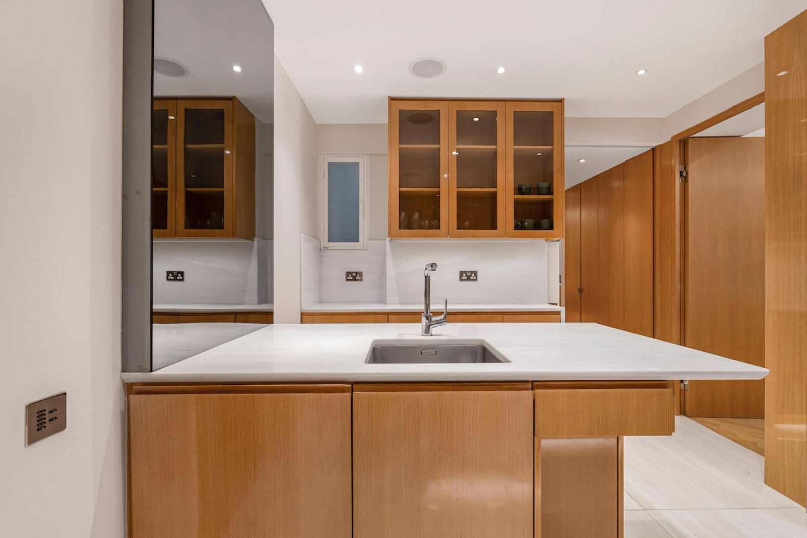 Kitchen with marble worktops and oak cabinetry