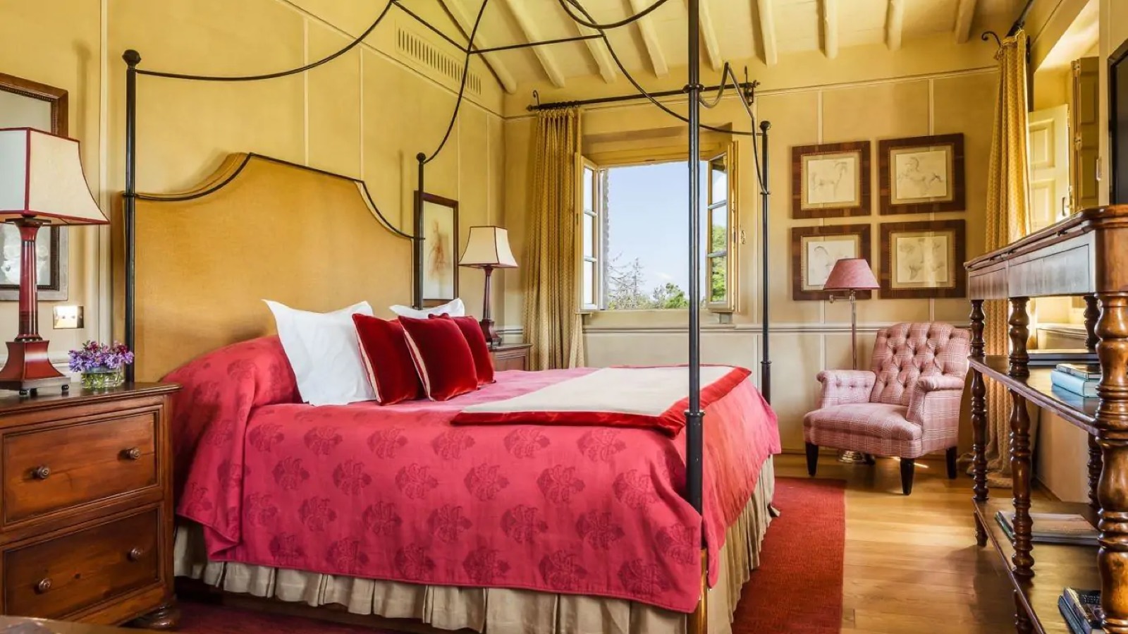 Principal bedroom with iron four-poster bed