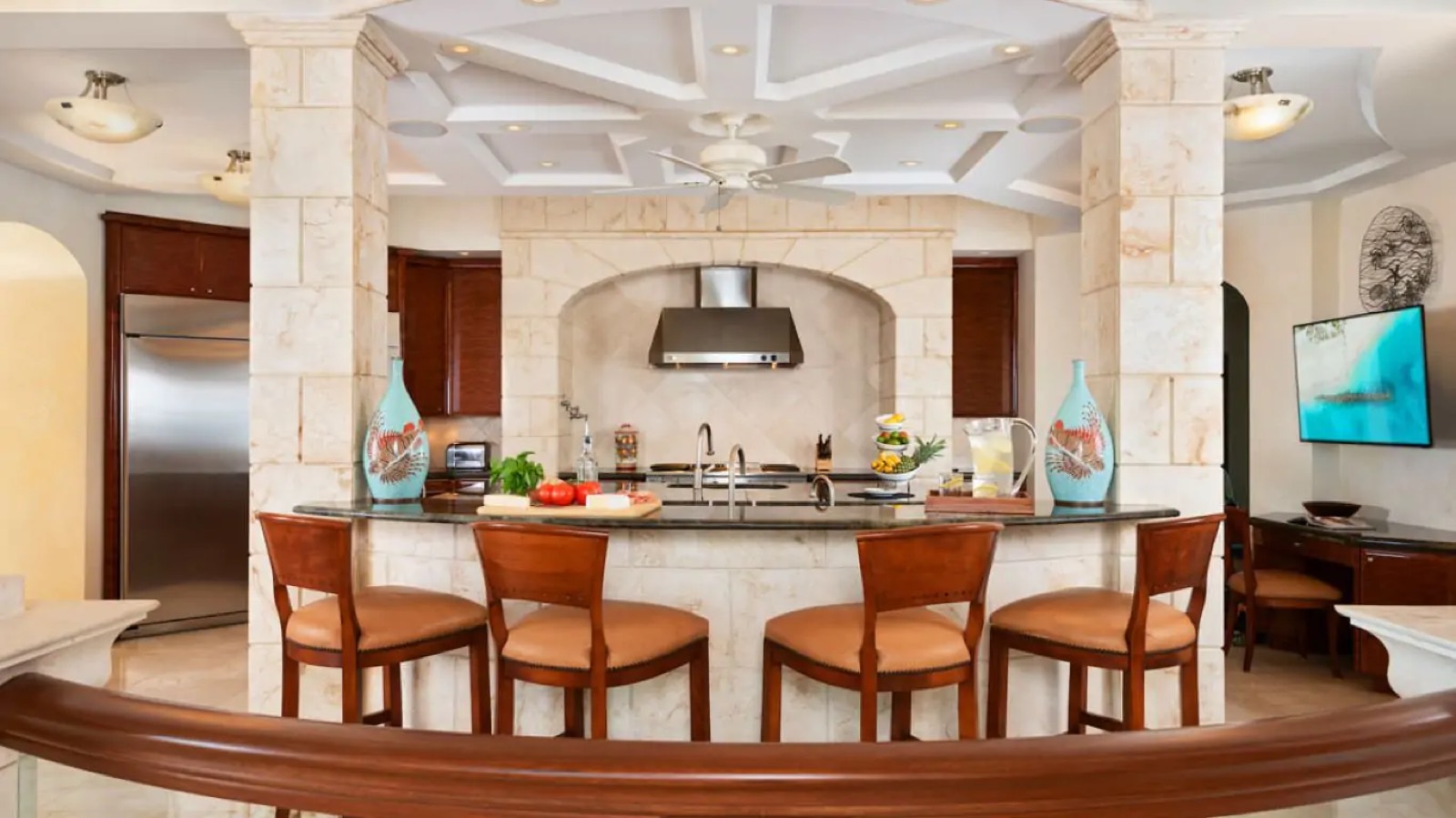 Kitchen with stone breakfast bar