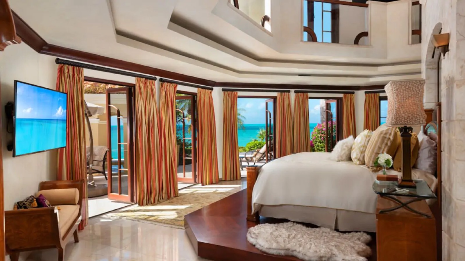 Principal bedroom opening to the water