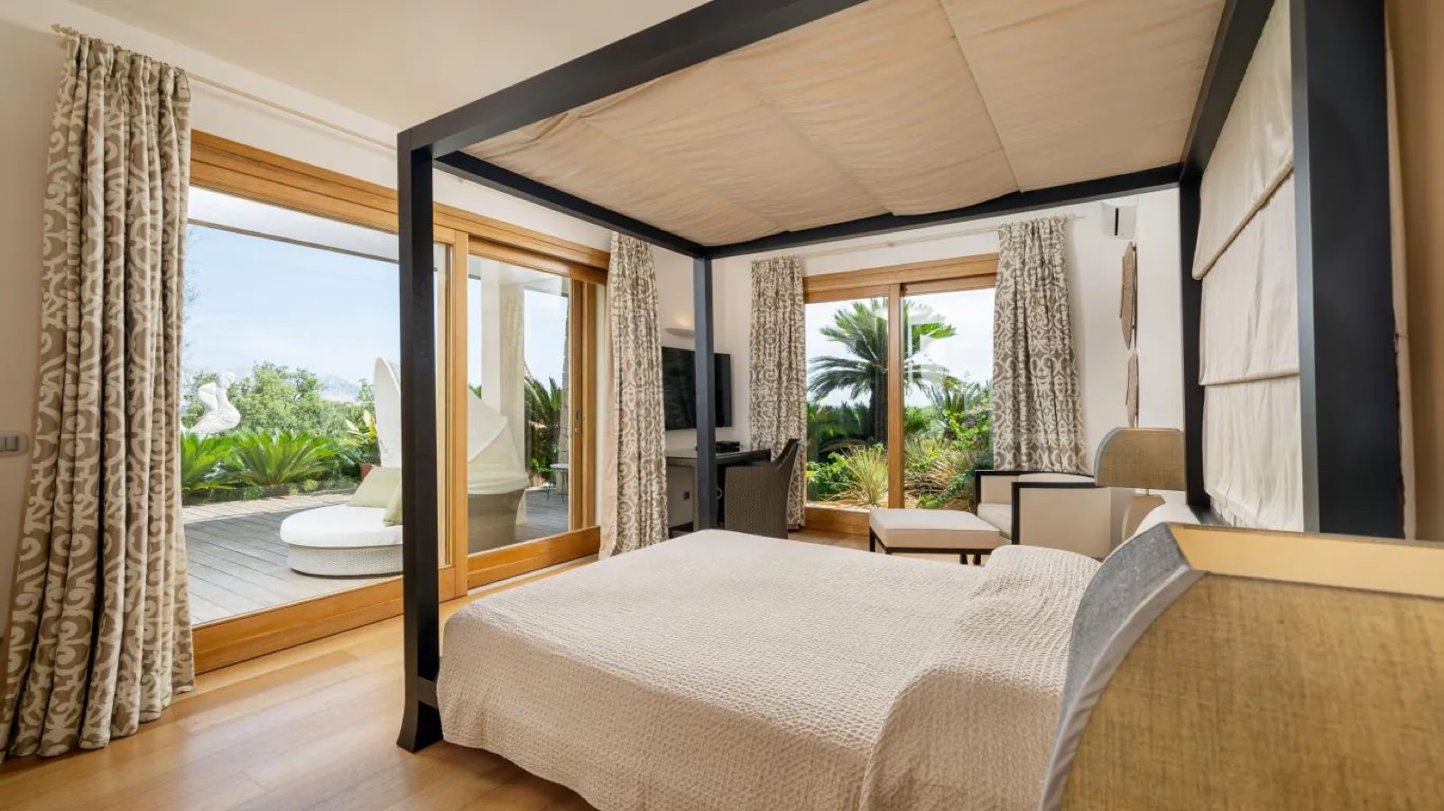 Four-poster bedroom opening onto its own terrace