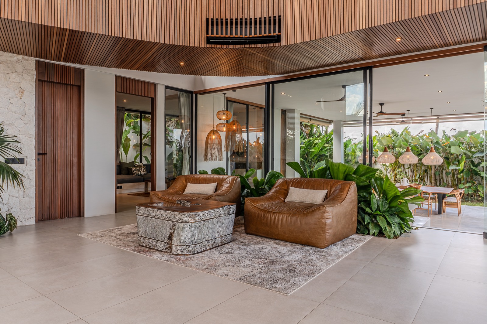 Sitting corner with tan leather armchairs