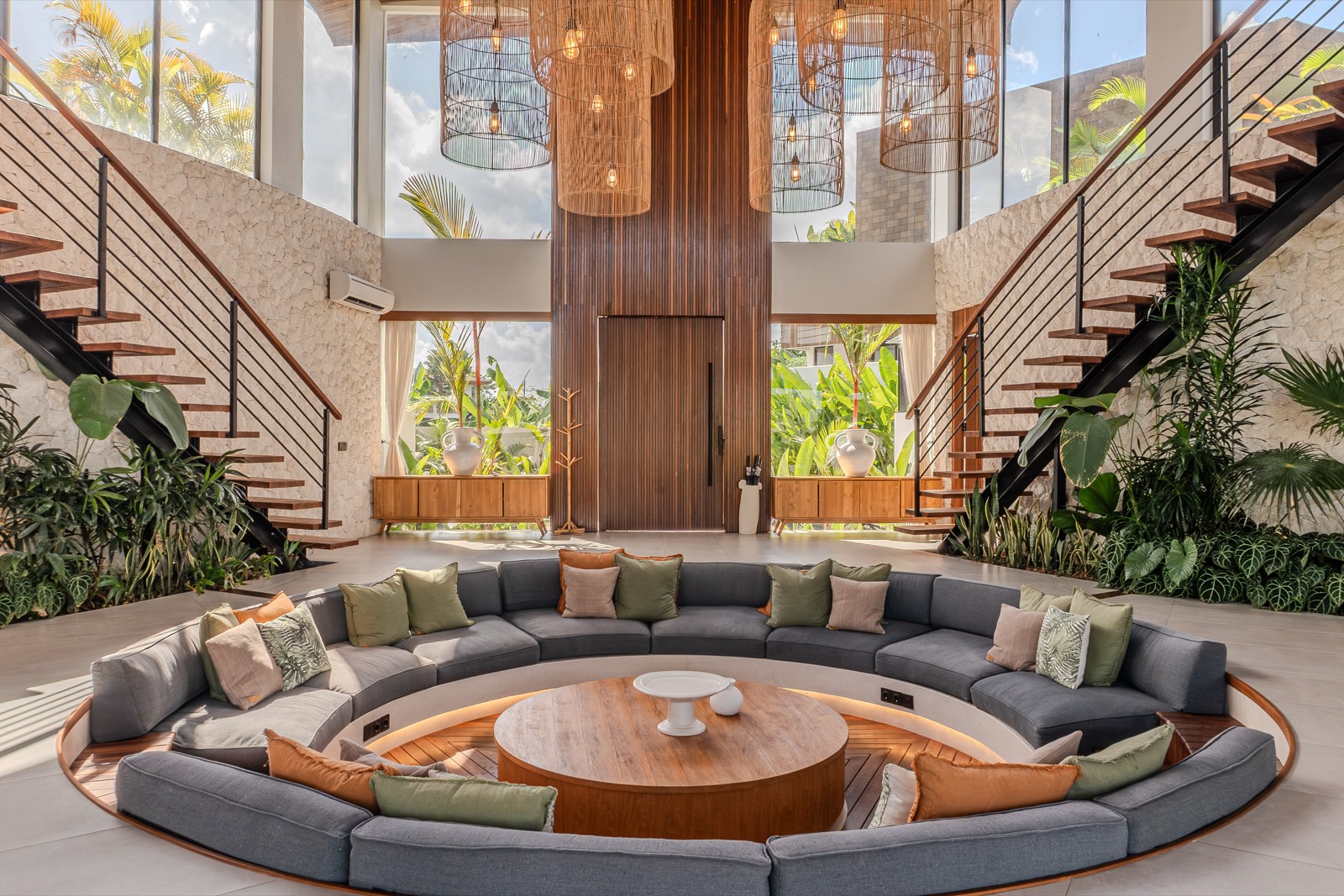 Sunken lounge between the twin staircases