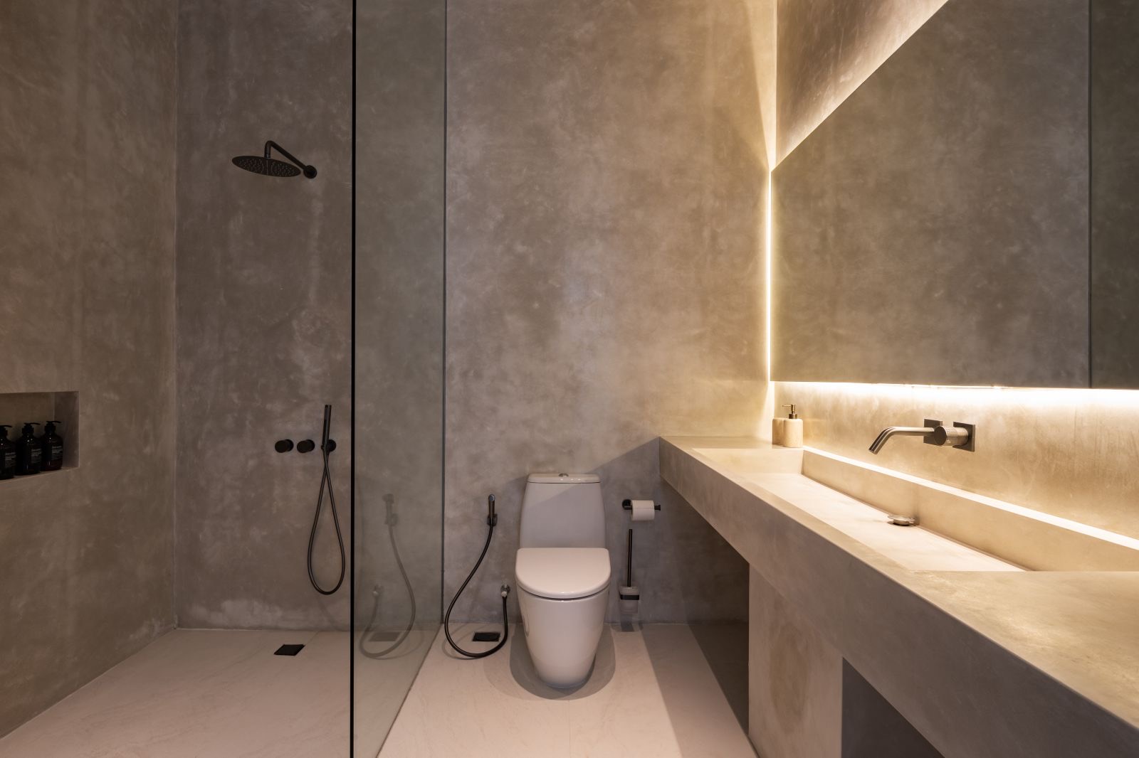 Shower room with walk-in rain shower