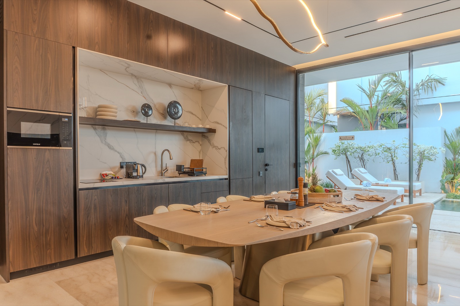 Kitchen in walnut with marble splashback