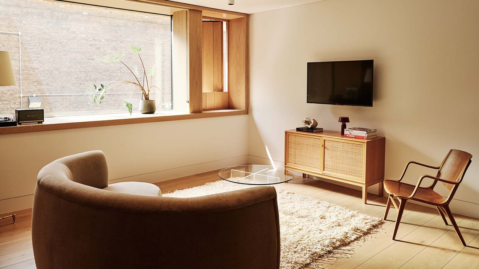 Sitting area with curved sofa and long window